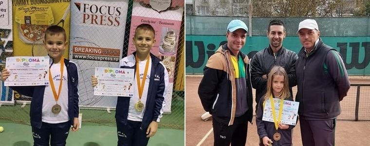 Състезатели на два добрички тенис клуба ще участват през уикенда на турнири в Румъния