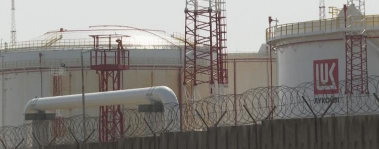 Влязоха в "Лукойл", засичат внос и наличност на нефт  