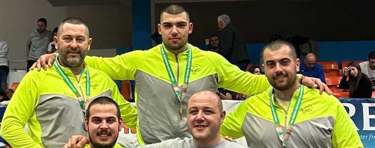 Гюлетласкачите от Добрич обраха медалите на държавното първенство за мъже в зала