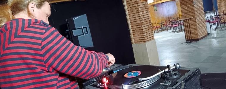 Немски диджей, работещ с винил, със сет тази вечер в LIVE CLUB Dobrich 