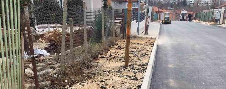След контрол от страна на Община Добрич, полагат отново 120 метра асфалт по тротоарите на Трети път