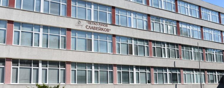 СУ „П.Р. Славейков“: Когато искаш да лишиш един град от бъдеще, разрушаваш традициите в образованието