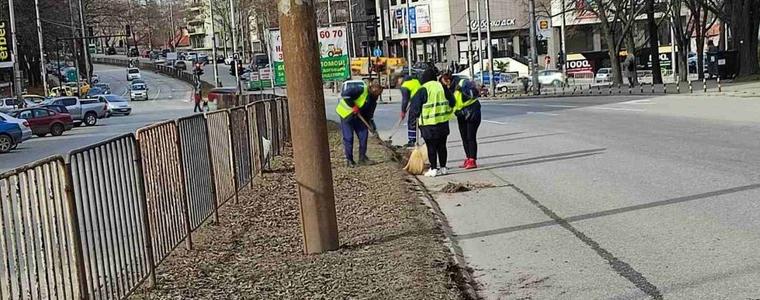 Започна почистването на улиците и булевардите в Добрич