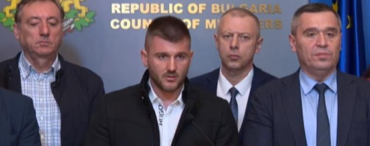 Земеделците спират протестите, след като се разбраха с управляващите да подпишат споразумение (ВИДЕО)