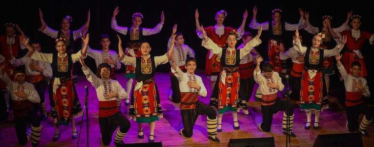 Корейски и български народни танци в пролетния концерт на Младежки център – Добрич (СНИМКИ)