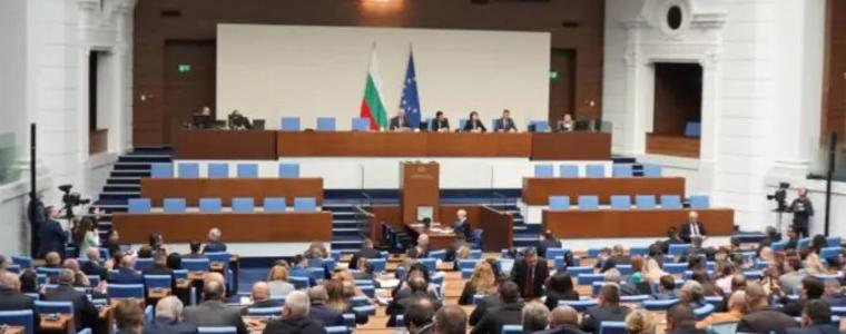 Парламентът обяви за неуспешен мандата за правителство с премиер Мария Габриел