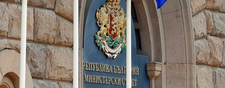 Вдигат заплатите на военнослужещите и цивилните служители