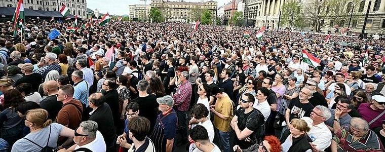 Десетки хиляди в Будапеща излязоха на протест срещу правителството на Орбан