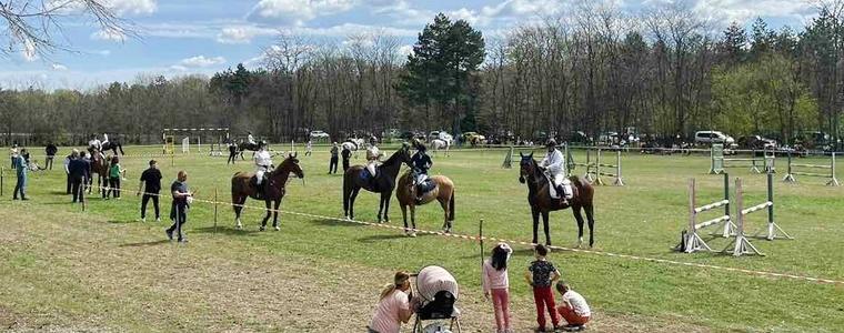 Много емоции и вълнуващи състезания на турнира по конен спорт в Кардам