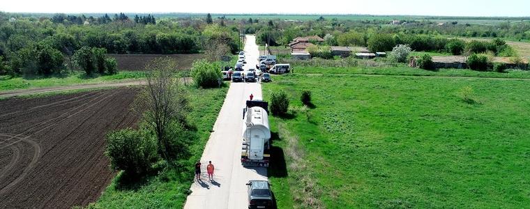 Първи ден на протеста в Захари Стояново, три села настояват за ремонт на републиканския път до Дуранкулак (ВИДЕО)