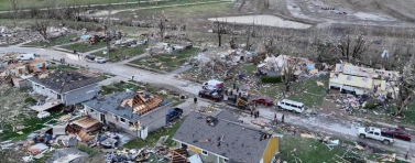 Четири жертви и над 100 пострадали при серия от торнада в САЩ