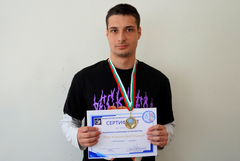 Ученик от ПМГ „Иван Вазов” спечели националната олимпиада по лингвистика (ВИДЕО)