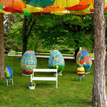 Великденска украса създава празнично настроение в градския парк на Добрич (ВИДЕО)