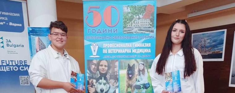 Екип на ПГВМ „Проф. д-р Г. Павлов“ участва в Панорама на средното образование във Варна (СНИМКИ)