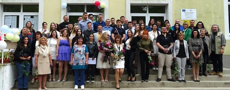 ПГВМ „Проф. д-р Георги Павлов” в Добрич изпрати тържествено поредния си випуск (СНИМКИ)