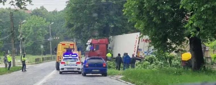Тир се вряза в къща във врачанското село Баница