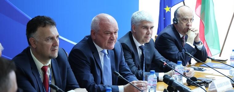 В АЕЦ „Козлодуй“ вече са заредени първите 43 касети с гориво, произведено от „Уестингхаус“