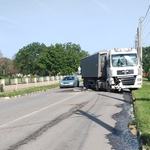 Румънски тир се блъсна в друг камион в центъра на Кардам (СНИМКИ)