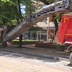 Започна премахването на старата настилка в центъра на Добрич