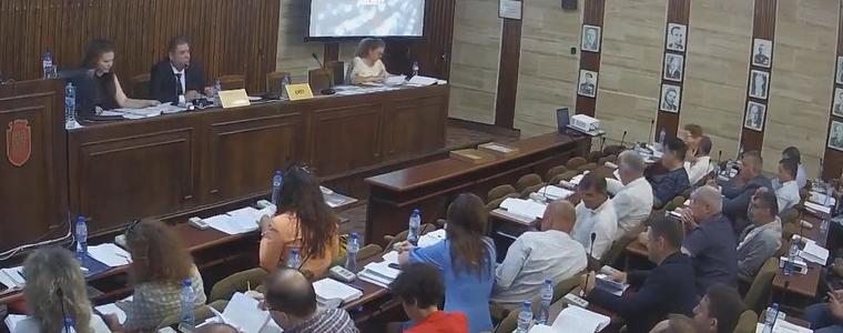 Докладна за свикване на общо събрание на акционерите на Центъра за бизнес и култура в Добрич предизвика дебати в залата на общинския съвет