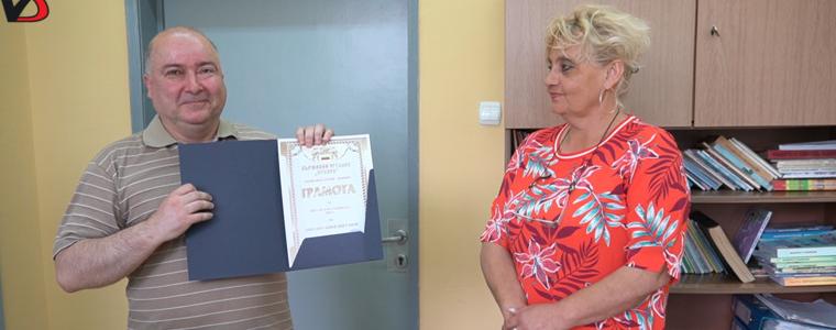 Историкът Цветан Сашев бе удостоен с грамота „Читател на годината” на Държавен архив - Добрич (ВИДЕО)