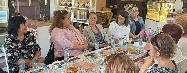 ИЗБОРИ 2024: Елисавета Белобрадова от Добрич: Учителят да бъде поставен в центъра, а родителите да играят много голяма роля в живота на училището