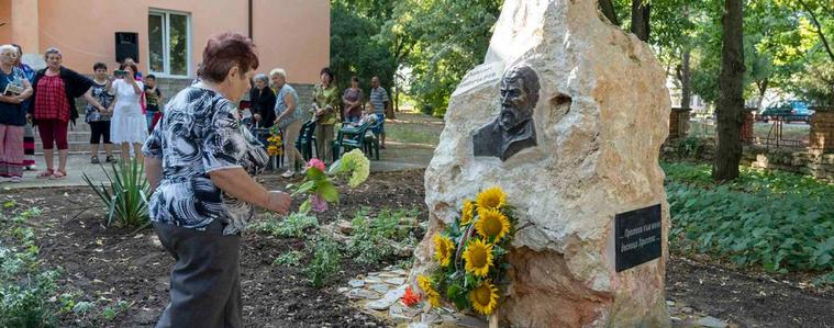 Национален онлайн конкурс за рецитатори „Сол за живите“ обяви читалището в с. Гурково