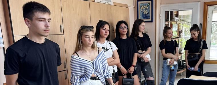 Учениците от класа по журналистика към ПГТ „Пейо Яворов“ се докоснаха до работата в медийна група „Добруджа“ (СНИМКИ)