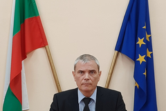 Областният управител отправя поздрав към служителите от българската държавна администрация