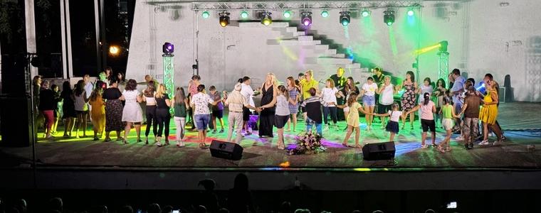 За трета година добричлии изпълниха летния театър за „Обич и песен“ (СНИМКИ)