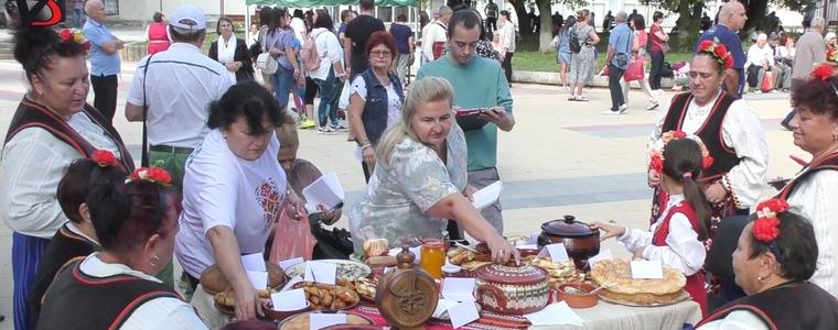 „Яйчена супа със сирене и триеница“ и „Зелен боб пача“ - сред отличените гозби на „Празника на гърнетата“ (ВИДЕО)