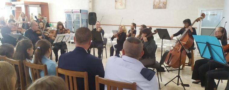 С класическа музика се откри учебната година в ЧПГ "Райко Цончев" и ЧОУ "Мария Монтесори" 