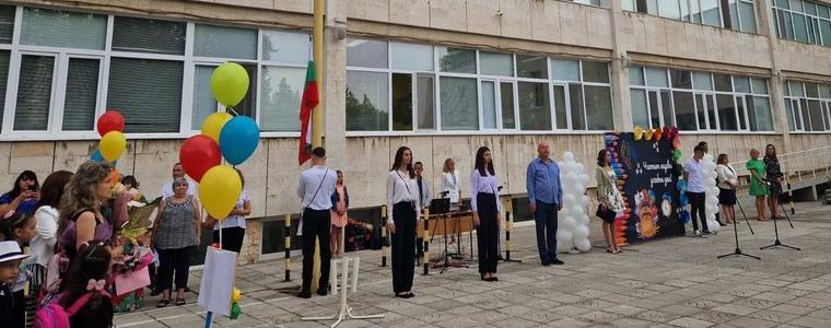 СУ „Св. св. Кирил и Методий“ е в готовност за новата учебна година и в очакване на нов директор (ВИДЕО)