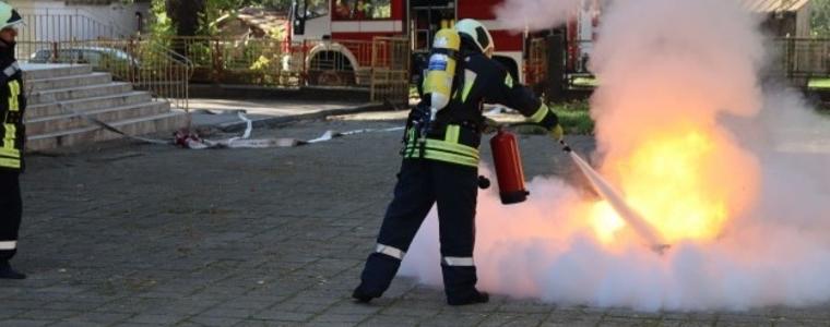 Показно занятие по евакуация на ученици и учители при пожар се проведе е Генарал Тошево