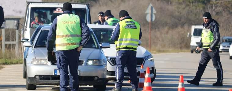 206 автомобила бяха проверени при специализирана операция край КПП Топола