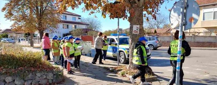 В Балчик полицаи и ученици раздаваха брошури за безопасно шофиране