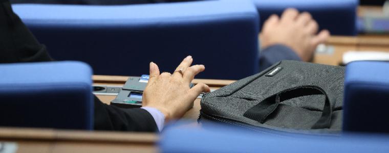 Депутатите излизат в коледна ваканция до 5 януари