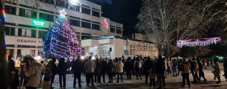 Коледната украса на Тервел грейна тази вечер