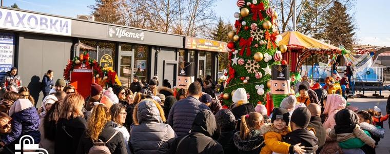 Коледно вълшебство в DS Park: Дядо Коледа, DS Home и DM България зарадваха стотици деца с подаръци и забавления 