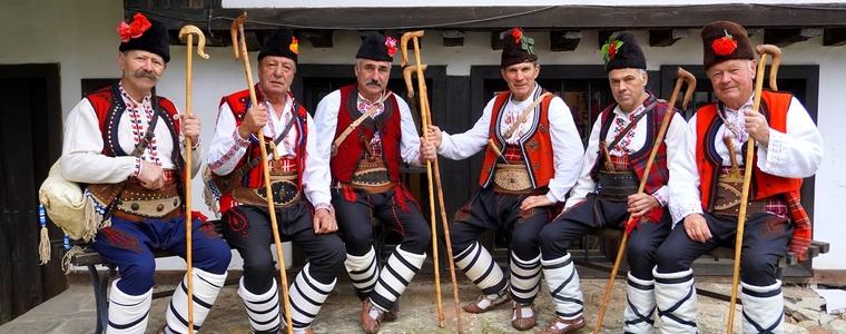 Мъжката певческа група от село Черна с първи видеоклип (ВИДЕО)