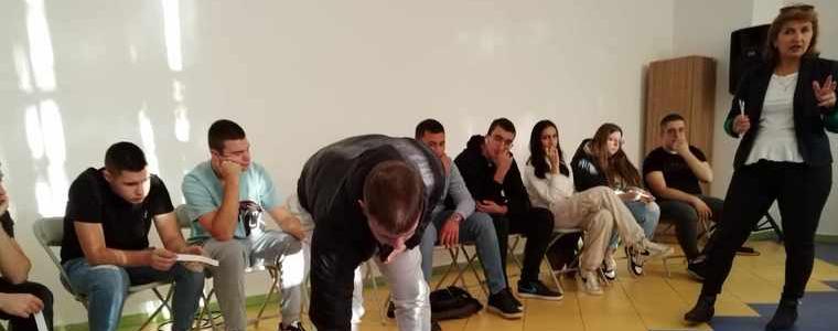  Над 120 младежи участваха в обучения и дискусии, свързани със Световния ден за борба с ХИВ/СПИН (СНИМКИ)