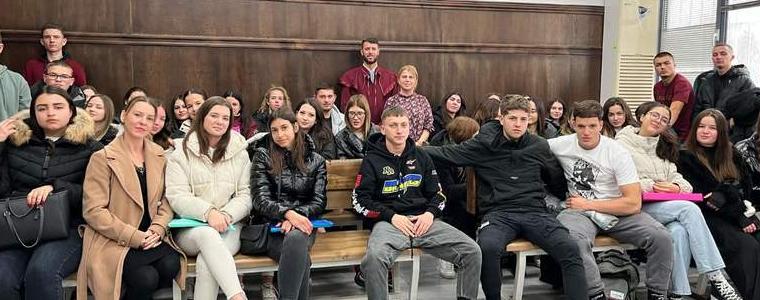 „Не на насилието“ казаха ученици от ФСГ „Васил Левски“ при гостуването си на прокуратурата в Добрич