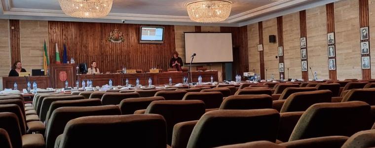 Общинският съвет на Добрич провежда редовно заседание днес