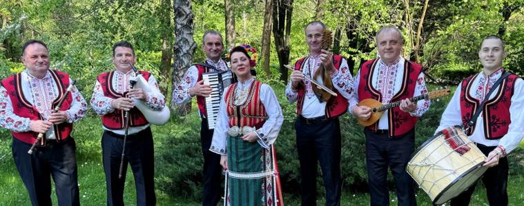 В Балчик посрещат Нова Година с изпълнения на оркестър „Приятели фолк“