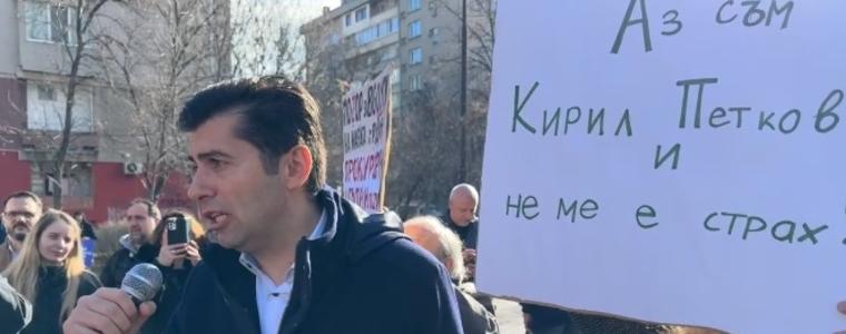 Кирил Петков - обвинен, но пуснат с "подписка" от прокуратурата