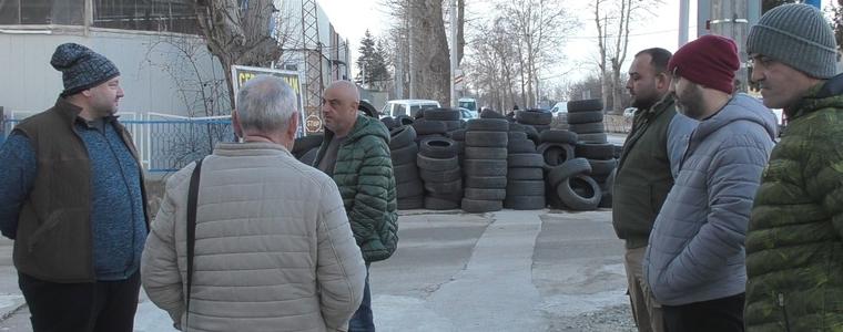 Три месеца след първия протест, жители на Опанец отново се събраха пред „ВиК“, нямат вода от Коледа (ВИДЕО)