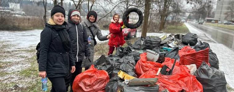 Успешна акция по почистване на района край бившето Опитно поле в Добрич (СНИМКИ)