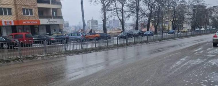 В Добрич приоритетно се обработват и улиците, по които се движи градският транспорт