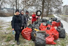 Успешна акция по почистване на района край бившето Опитно поле в Добрич (СНИМКИ)