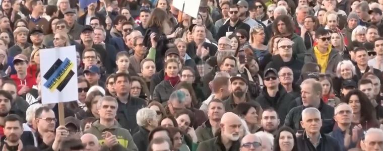 В Словакия продължават протестите срещу Роберт Фицо